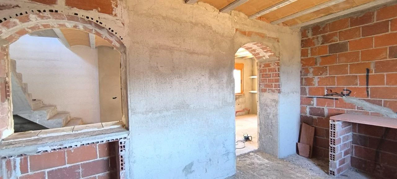 Amplia Casa con Terreno Rústico en Ricote por solo €100,000