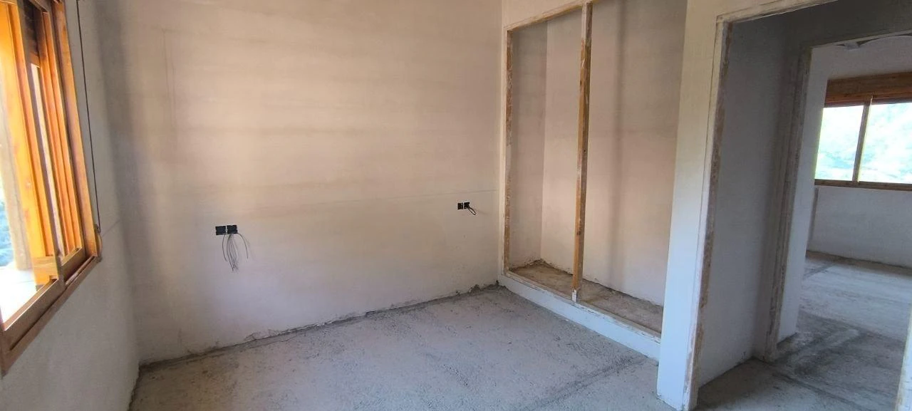 Amplia Casa con Terreno Rústico en Ricote por solo €100,000