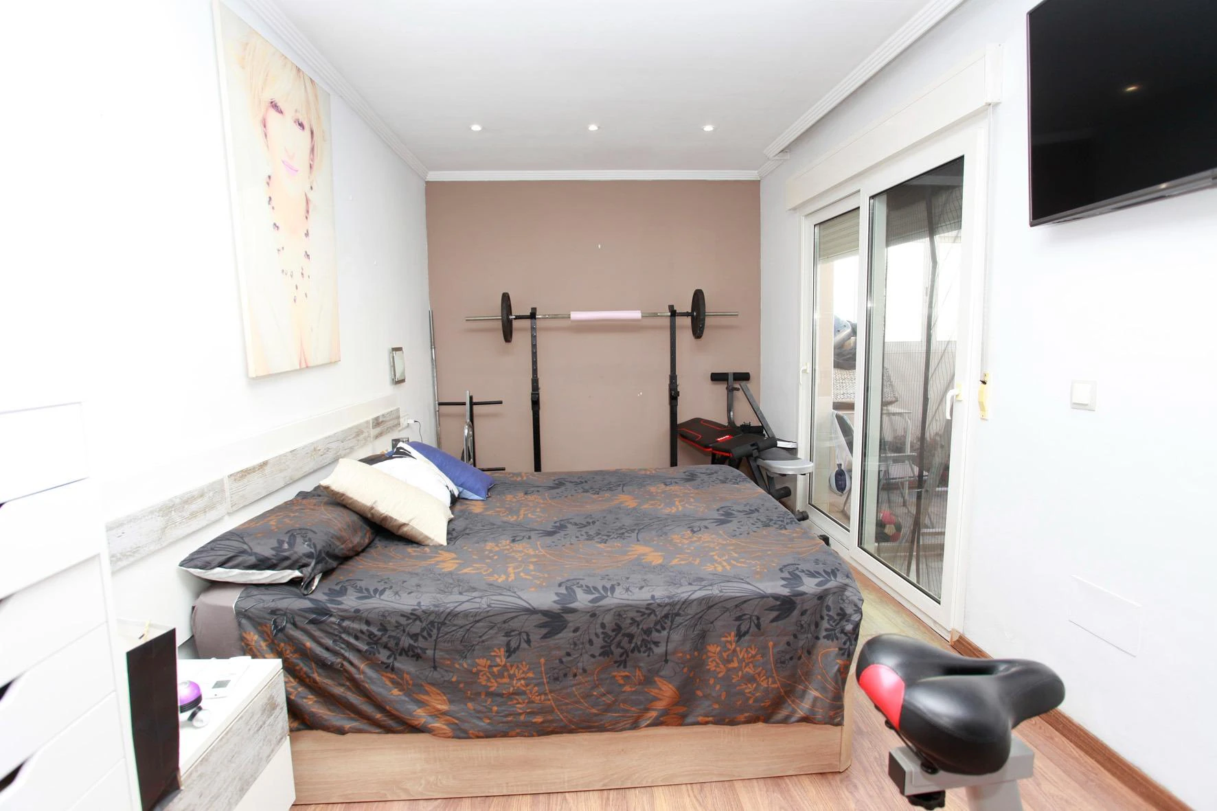 ¡ESPACIO ESPECTACULAR! Piso único 2 habitaciones( antes 3)Y 2 BAÑOS UNO EN SUITE con salón gigante, patio, vestidor y azotea privada
