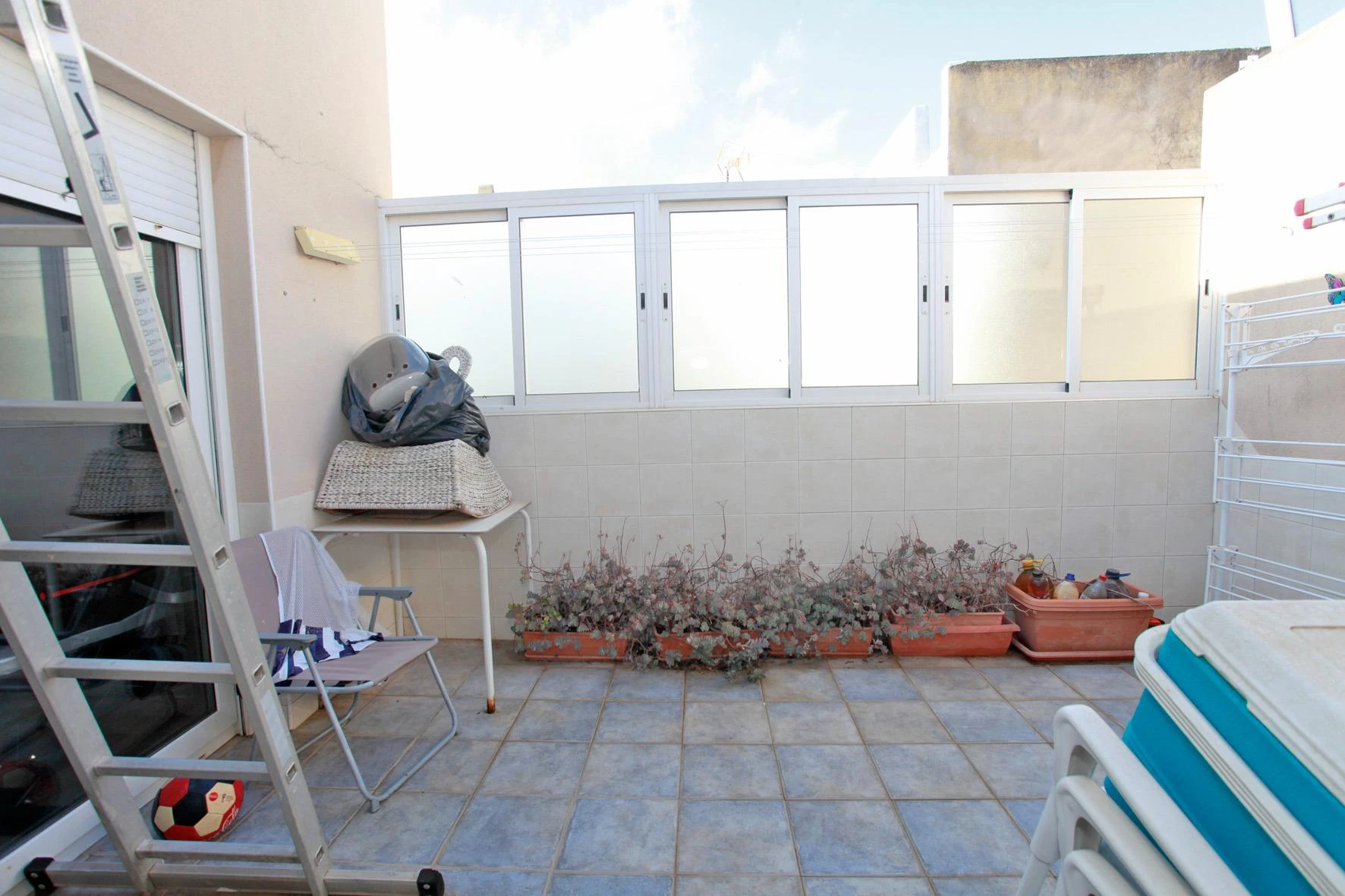 ¡ESPACIO ESPECTACULAR! Piso único 2 habitaciones( antes 3)Y 2 BAÑOS UNO EN SUITE con salón gigante, patio, vestidor y azotea privada