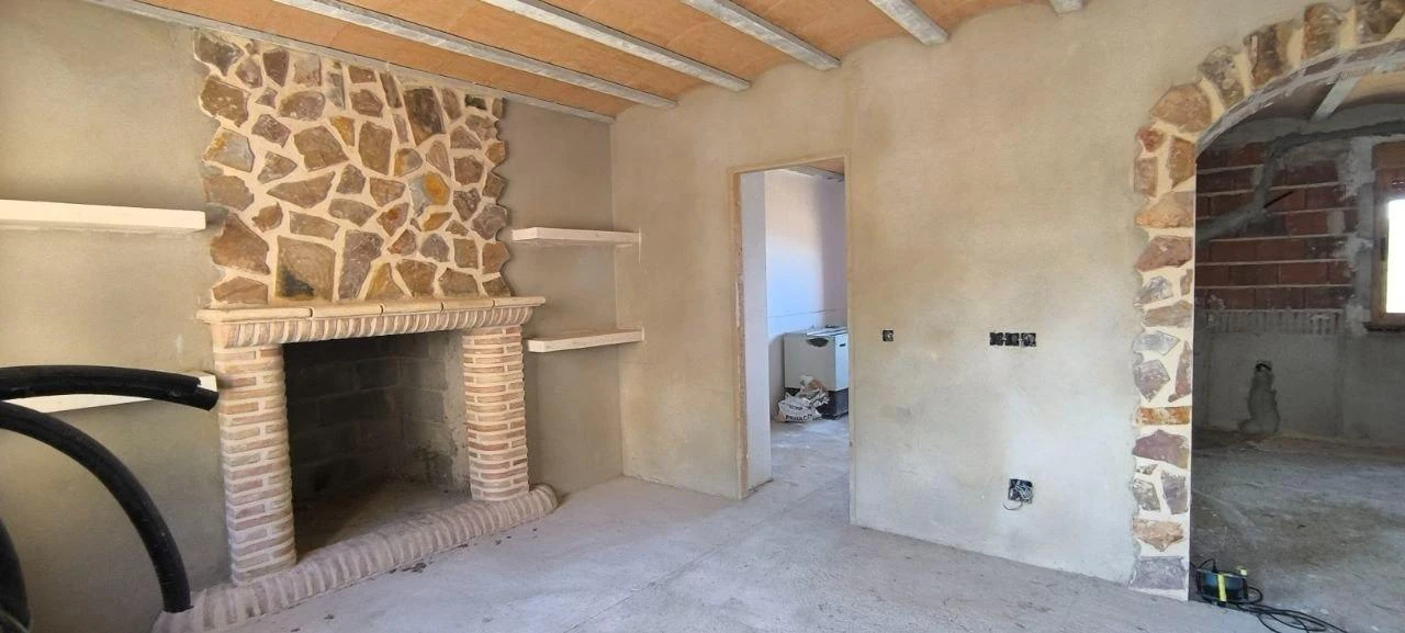 Amplia Casa con Terreno Rústico en Ricote por solo €100,000