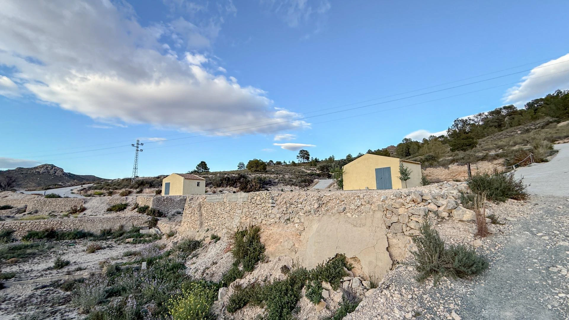 PARCELA CON CONSTRUCCIÓN