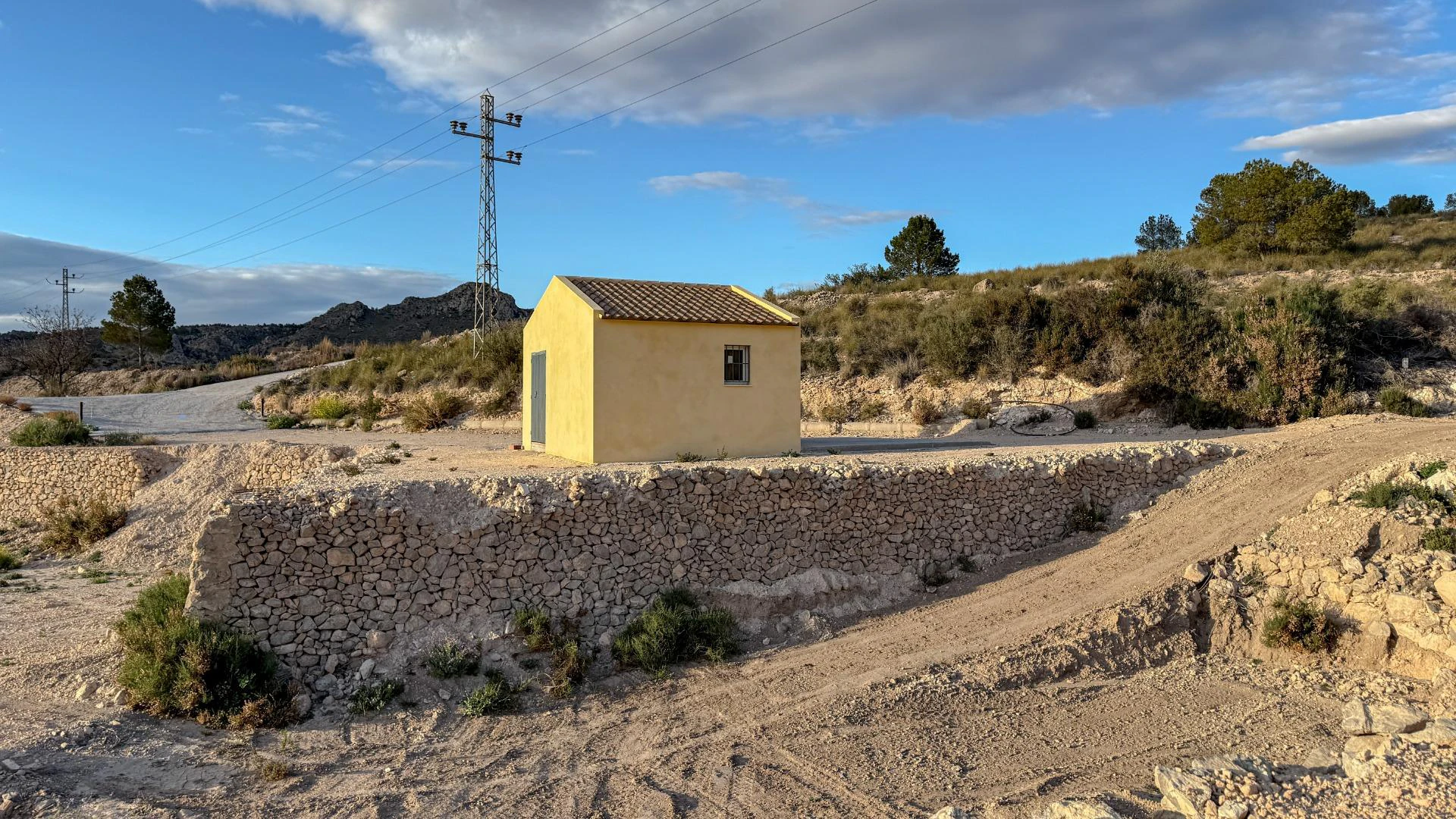 PARCELA CON CONSTRUCCIÓN