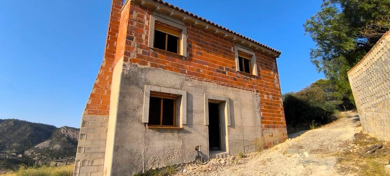 **Casa de campo entre Blanca y Ricote con 7.000 m² de parcela | 5 dormitorios**