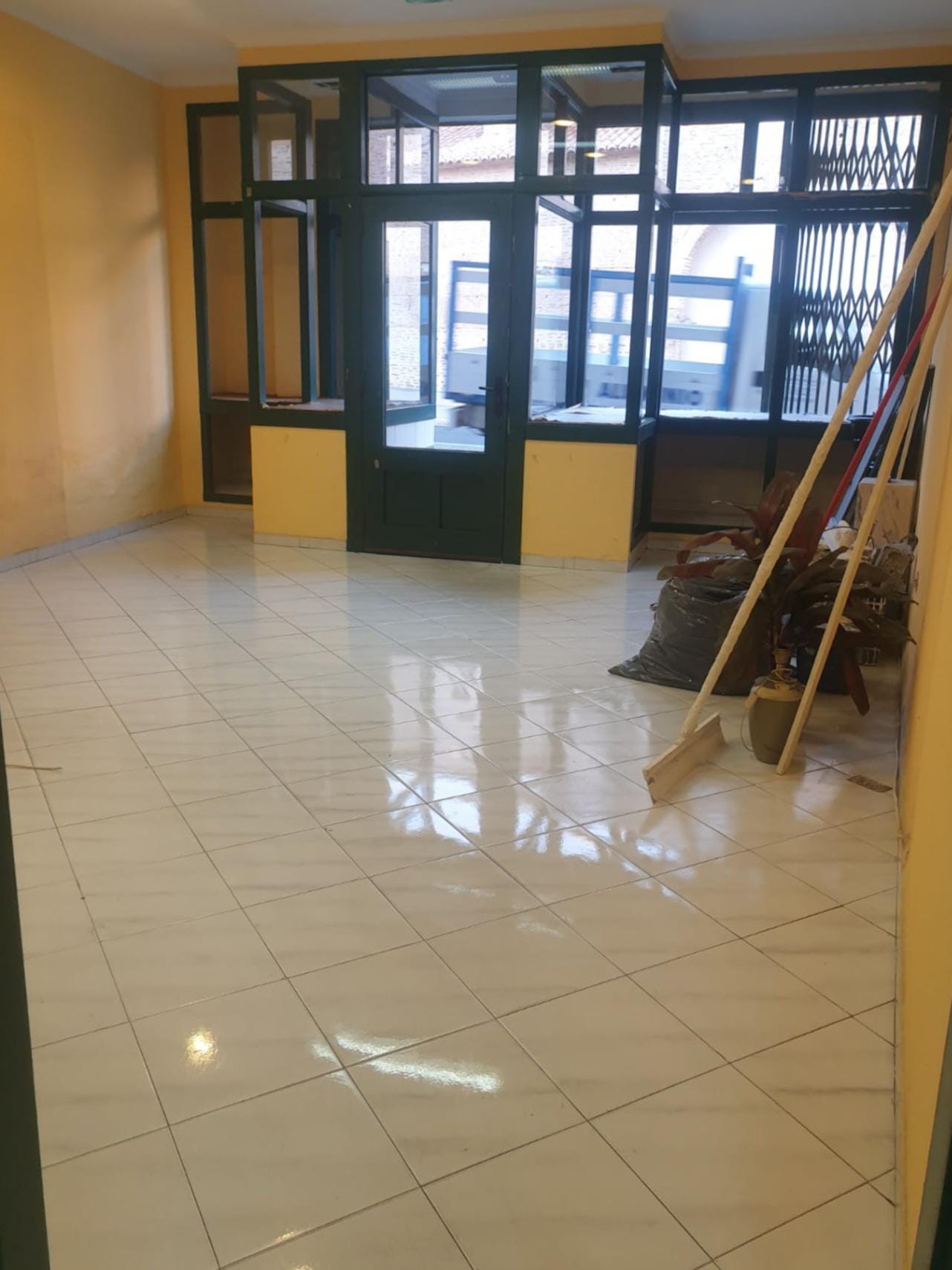 Commercial premises for sale in Oliva, Valencia – 160 m² flexible