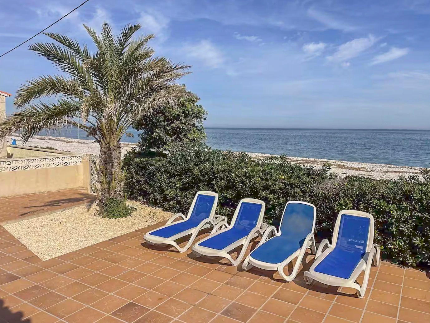 Mediterrane Villa in erster Strandlinie in Els Poblets