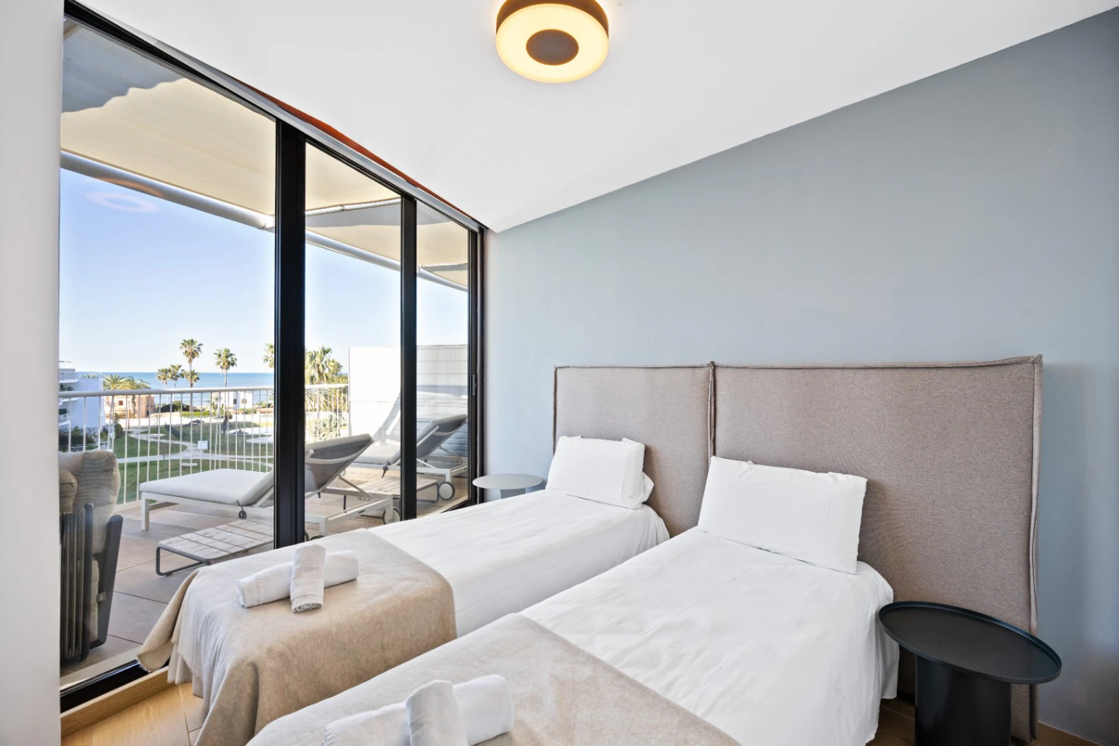 Ático con espectaculares vistas frontales al mar y terraza de 36 m² en Dénia