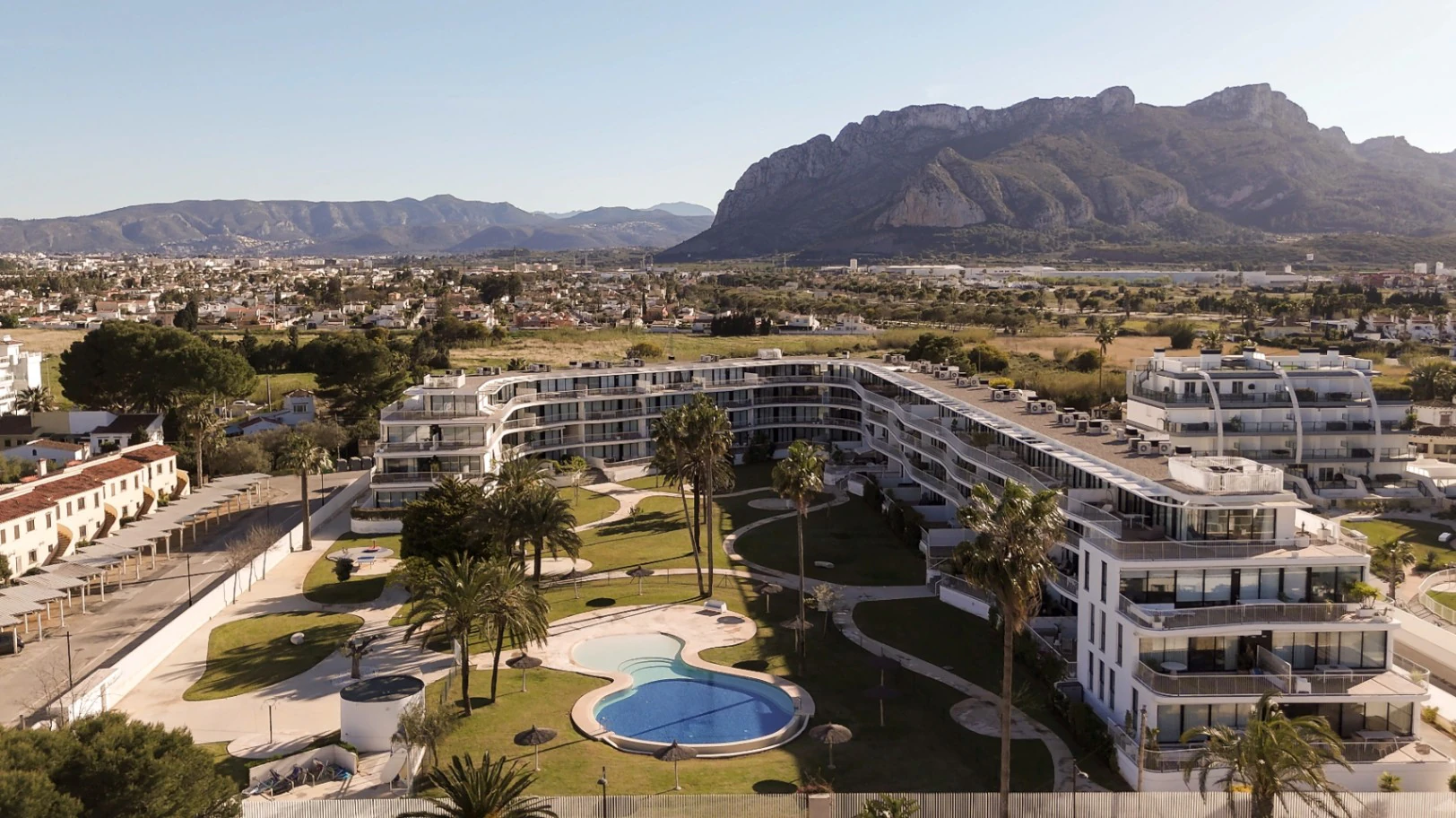 Ático con espectaculares vistas frontales al mar y terraza de 36 m² en Dénia