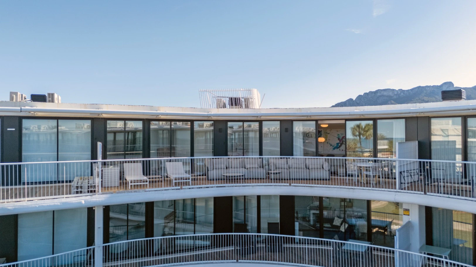 Ático con espectaculares vistas frontales al mar y terraza de 36 m² en Dénia