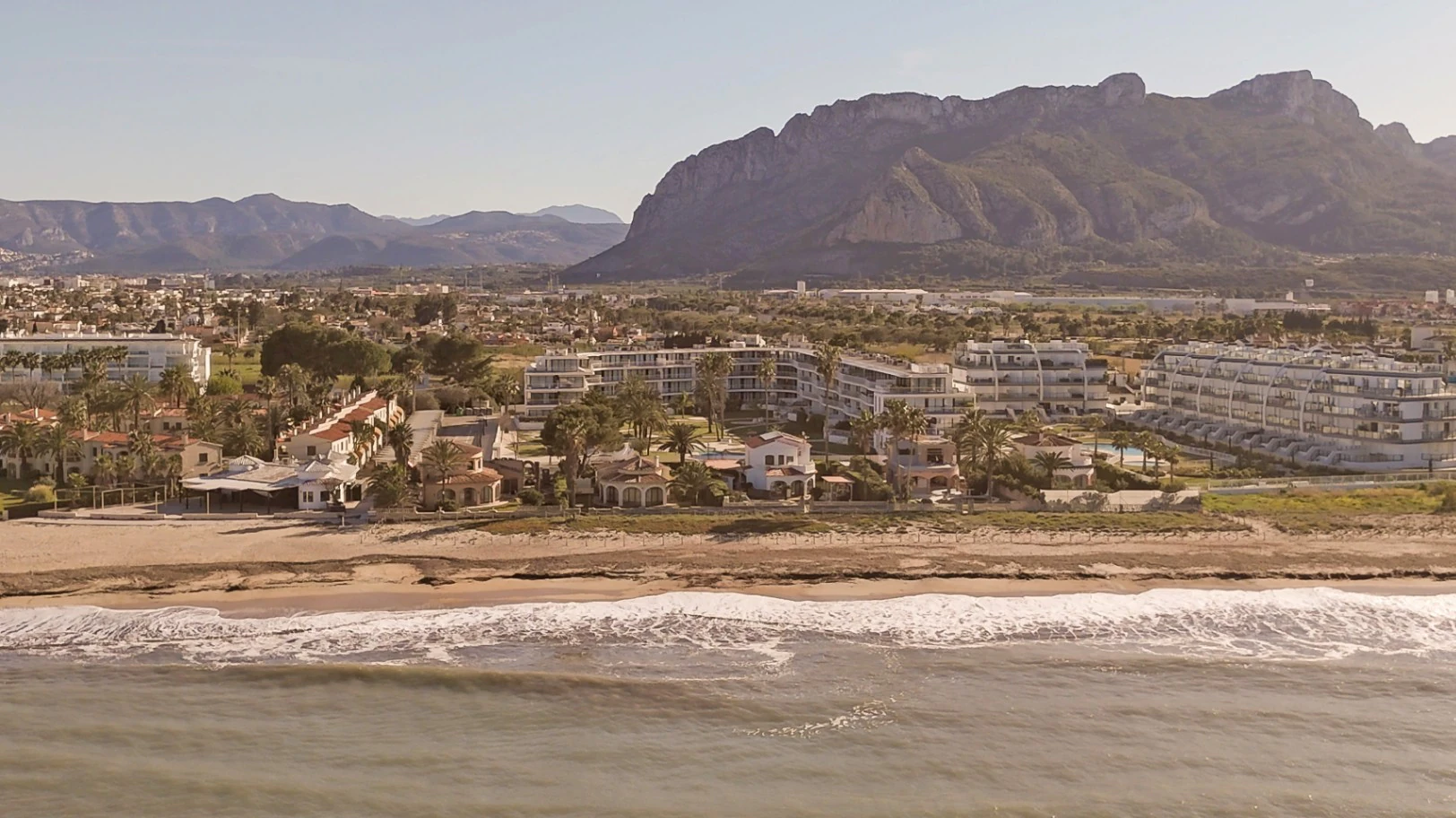 Ático con espectaculares vistas frontales al mar y terraza de 36 m² en Dénia