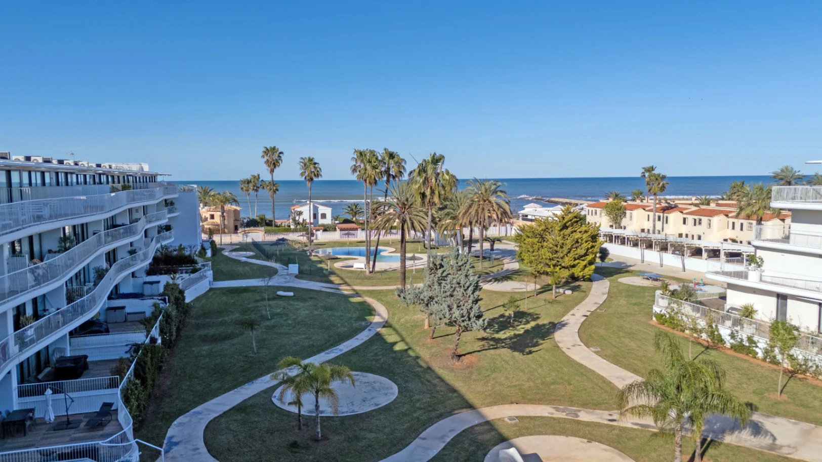 Ático con espectaculares vistas frontales al mar y terraza de 36 m² en Dénia