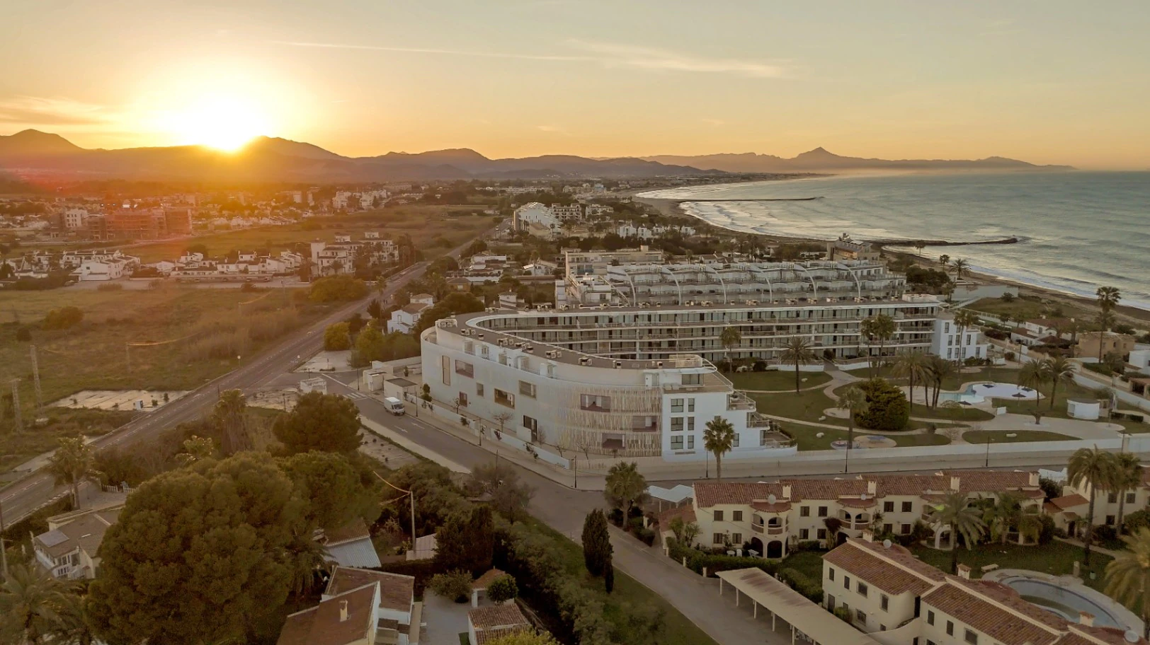 Ático con espectaculares vistas frontales al mar y terraza de 36 m² en Dénia