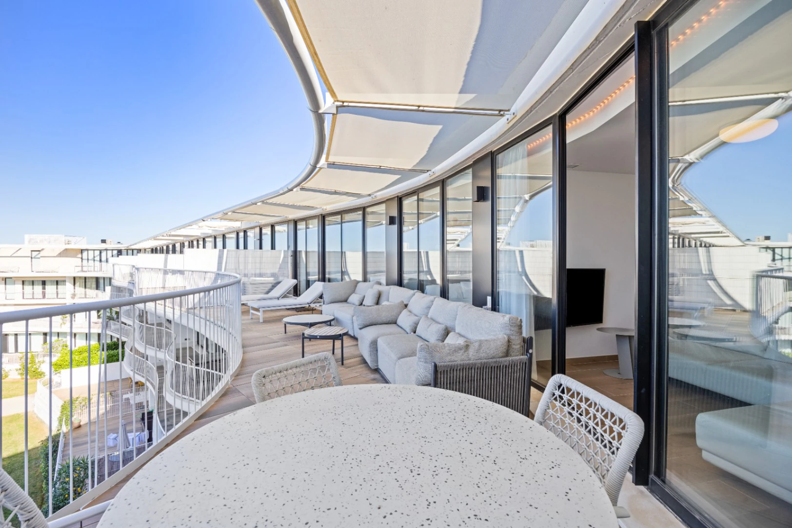 Ático con espectaculares vistas frontales al mar y terraza de 36 m² en Dénia