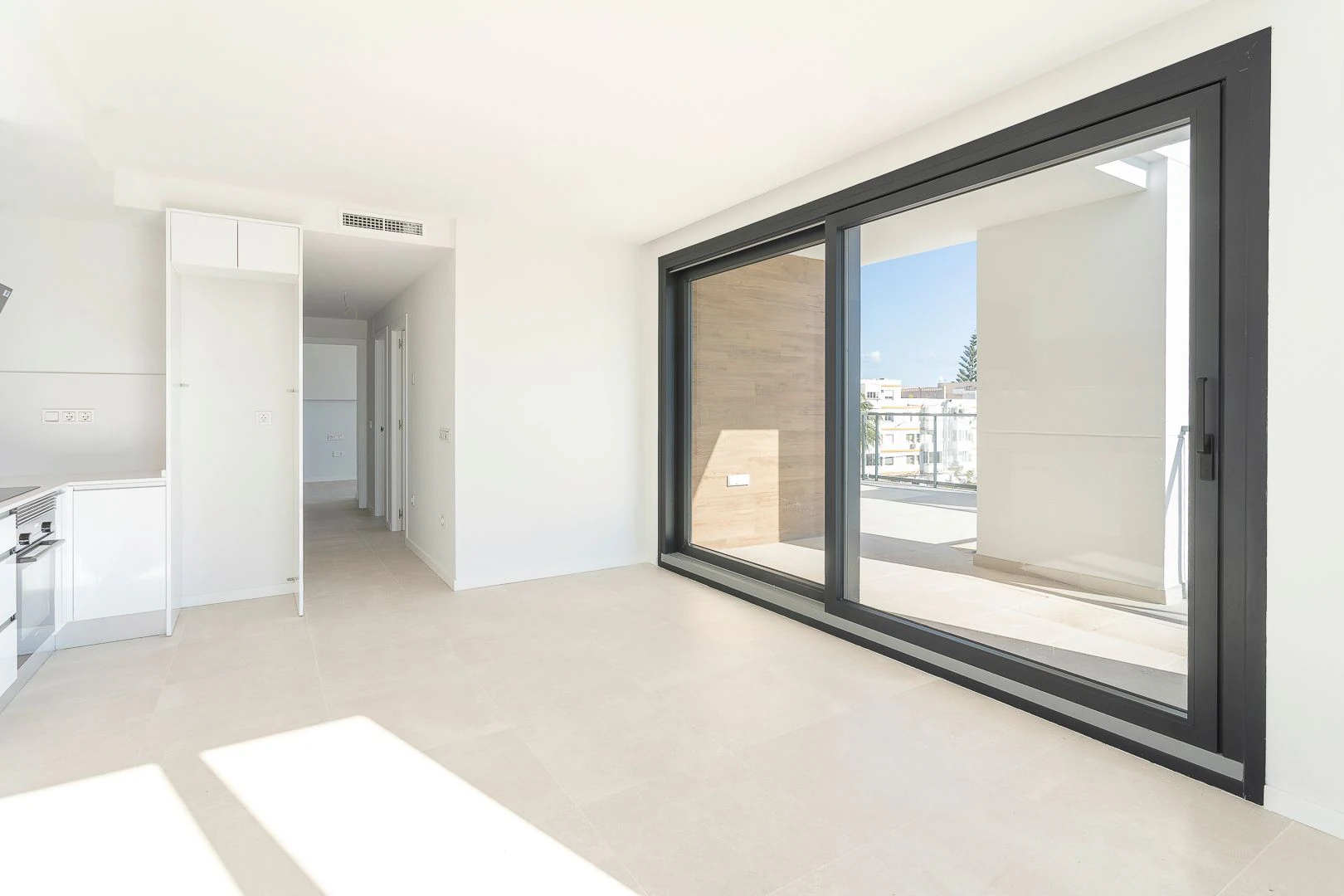 Ático de obra nueva con solárium privado junto a la playa de Denia