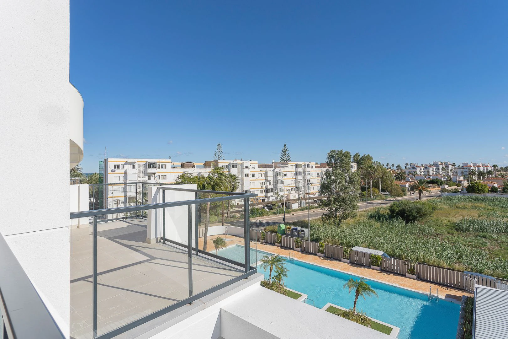 Ático de obra nueva con solárium privado junto a la playa de Denia