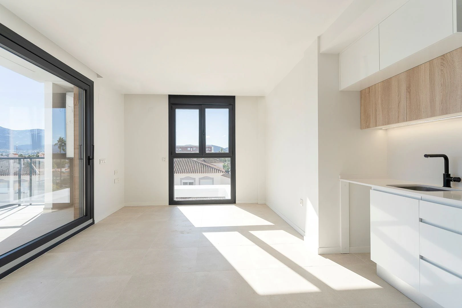 Ático de obra nueva con solárium privado junto a la playa de Denia