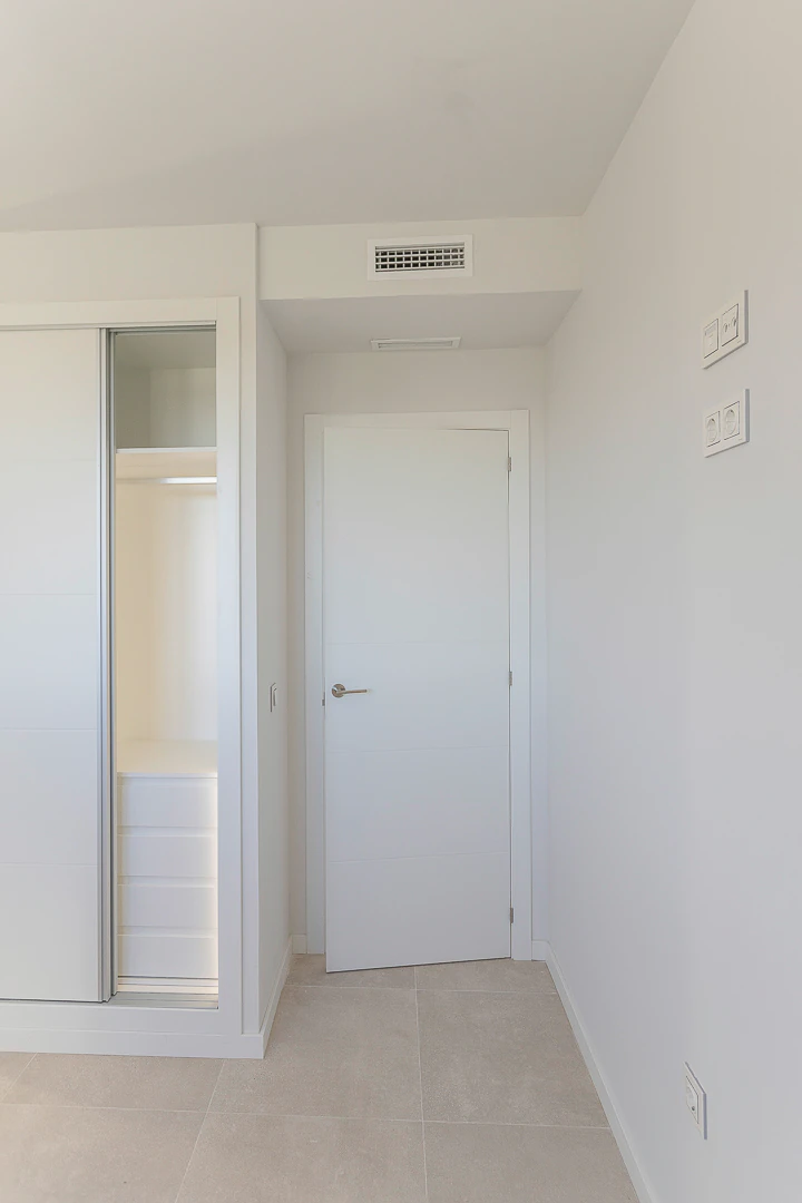 Ático de obra nueva con solárium privado junto a la playa de Denia