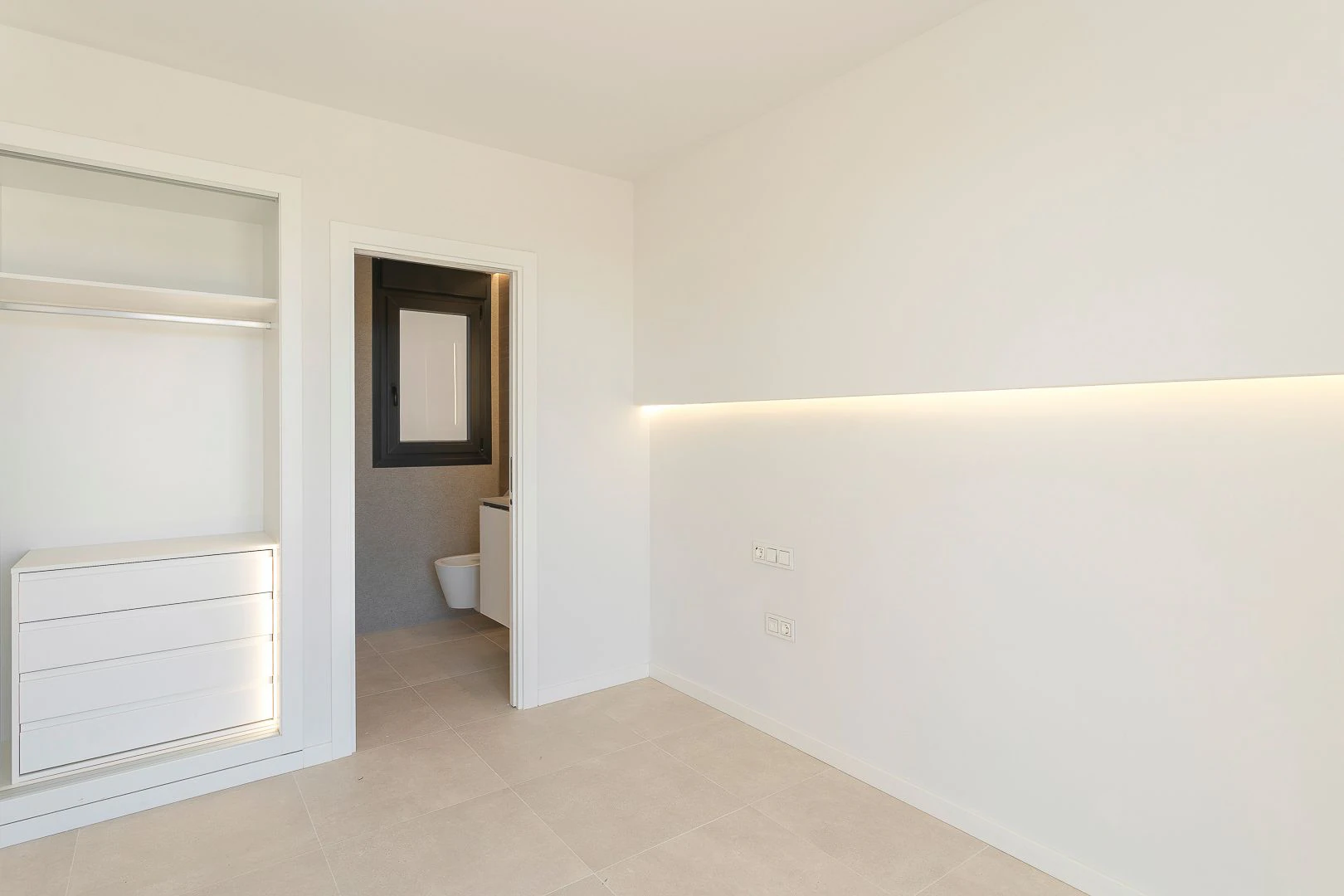 Ático de obra nueva con solárium privado junto a la playa de Denia