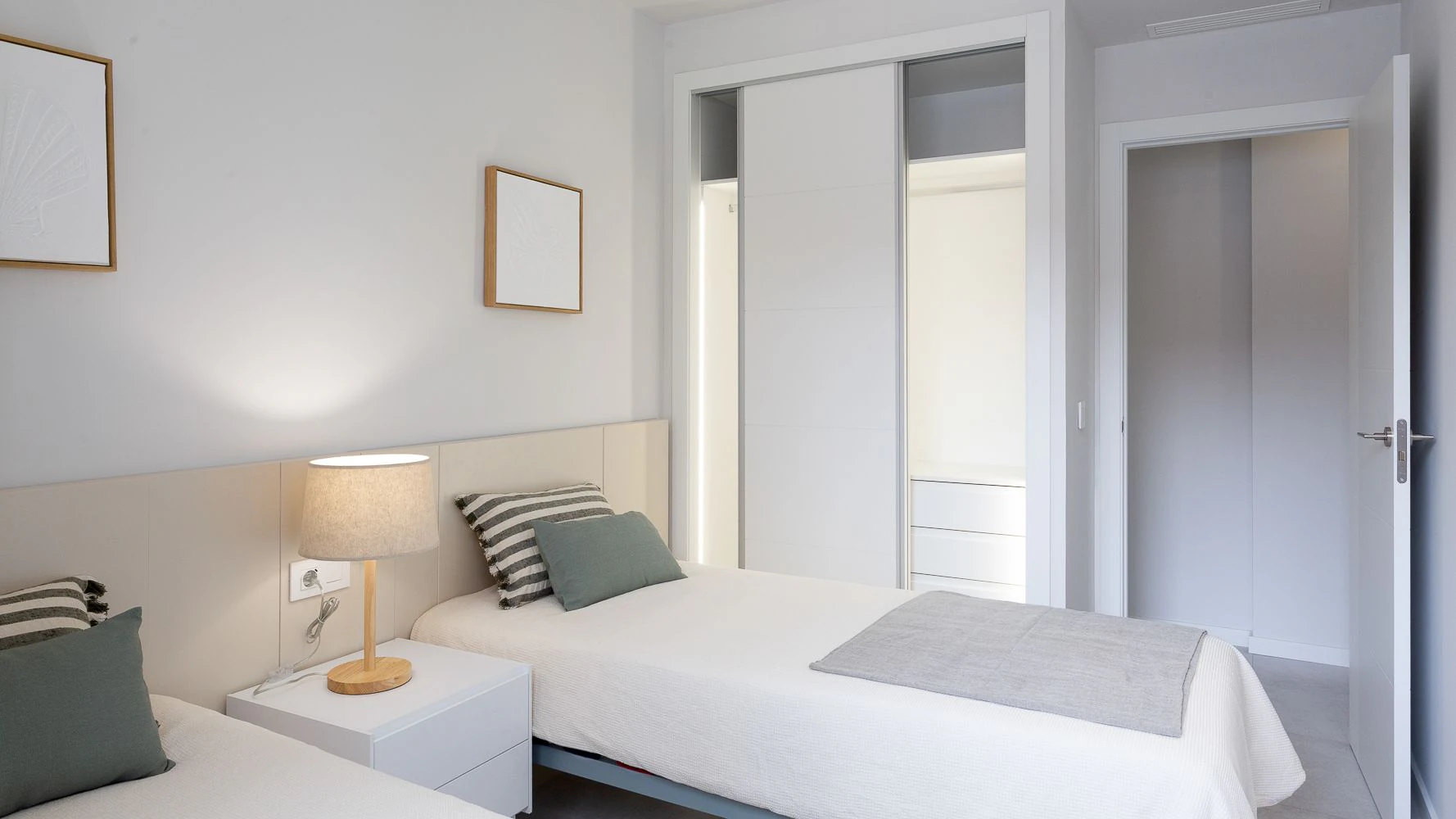 Villa pareada lista para entrar a vivir con piscina privada y solárium – Els Poblets