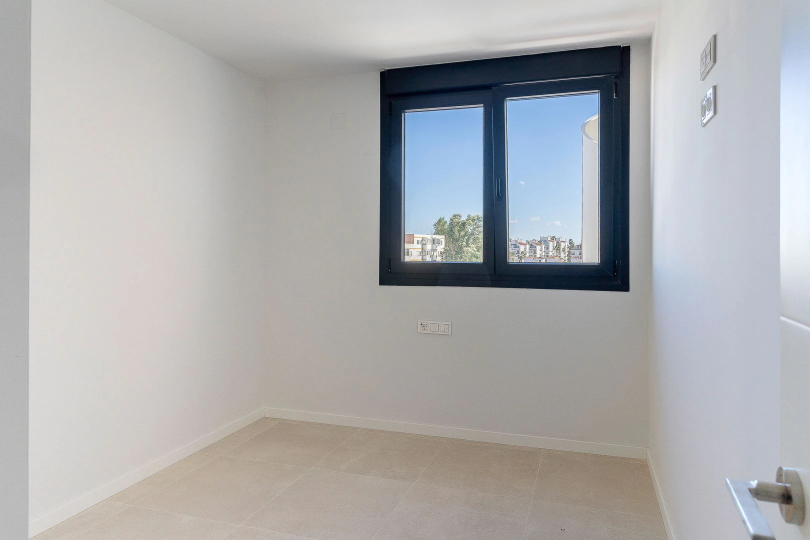 Ático de obra nueva con solárium privado junto a la playa de Denia