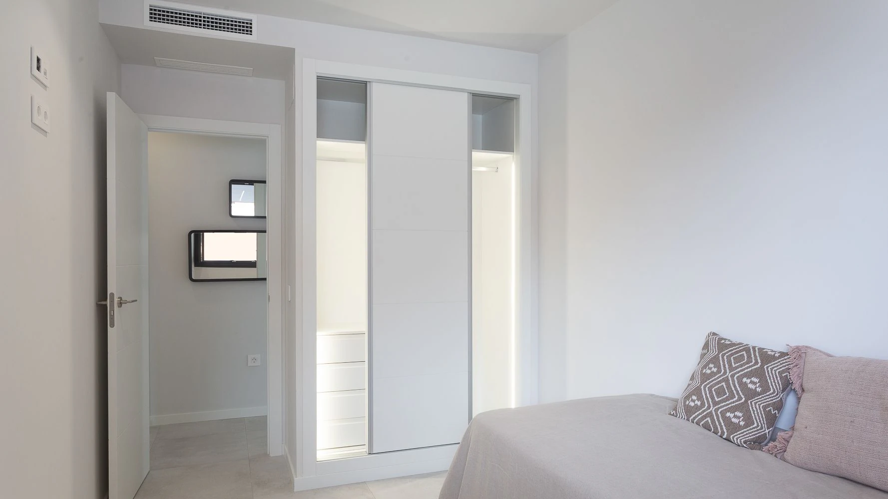 Villa pareada lista para entrar a vivir con piscina privada y solárium – Els Poblets