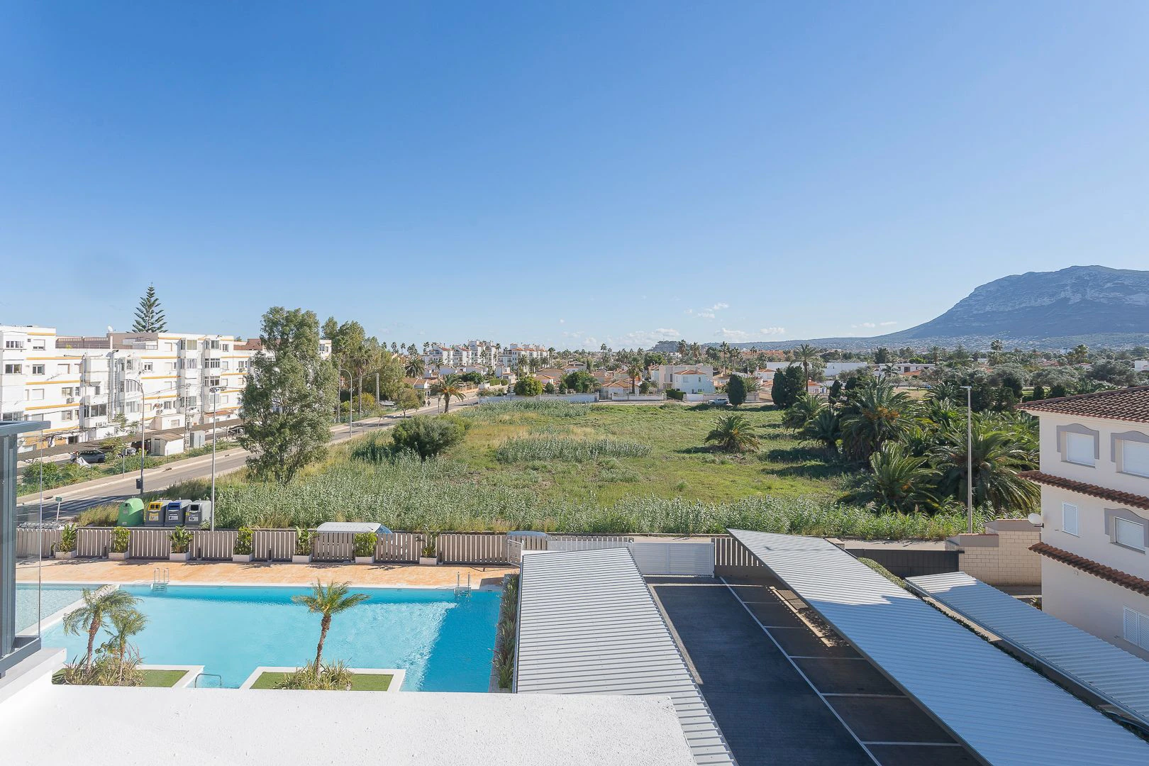 Ático de obra nueva con solárium privado junto a la playa de Denia