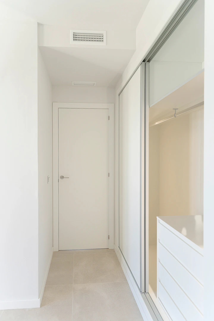 Ático de obra nueva con solárium privado junto a la playa de Denia