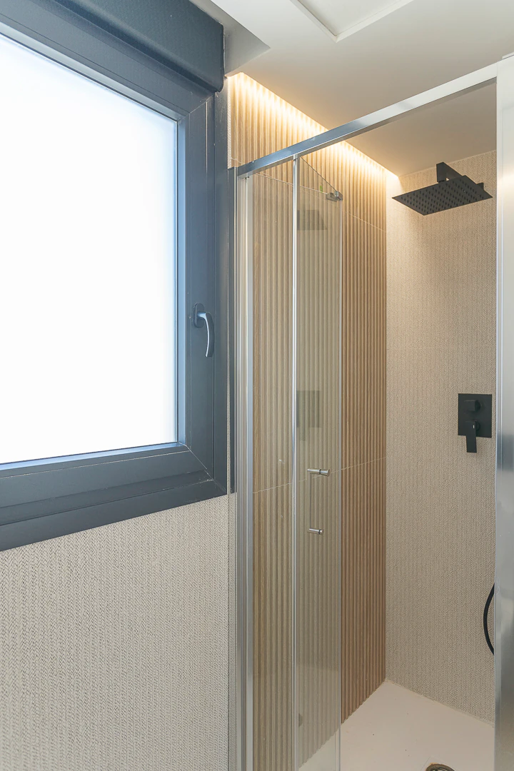 Ático de obra nueva con solárium privado junto a la playa de Denia