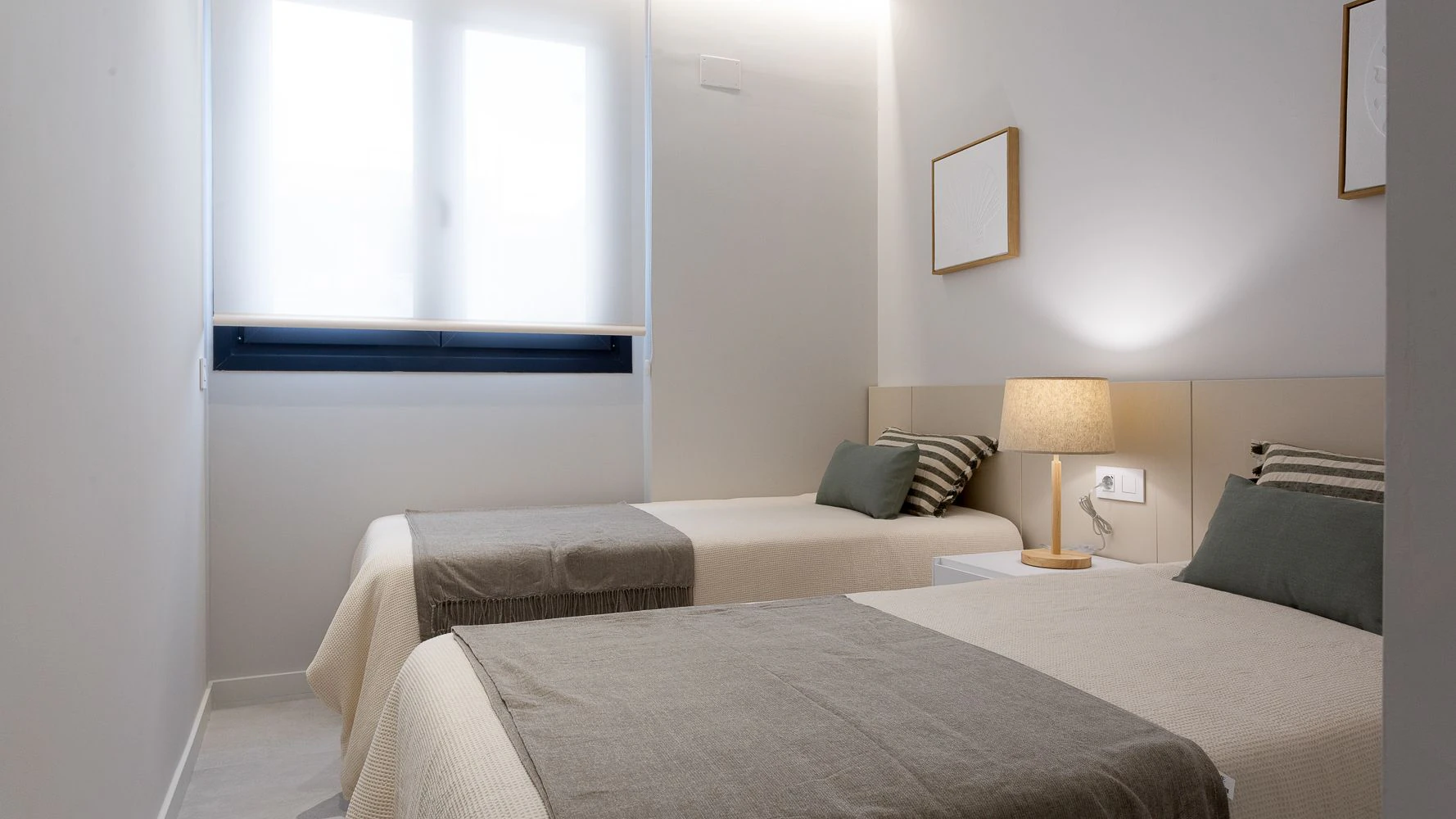 Villa pareada lista para entrar a vivir con piscina privada y solárium – Els Poblets