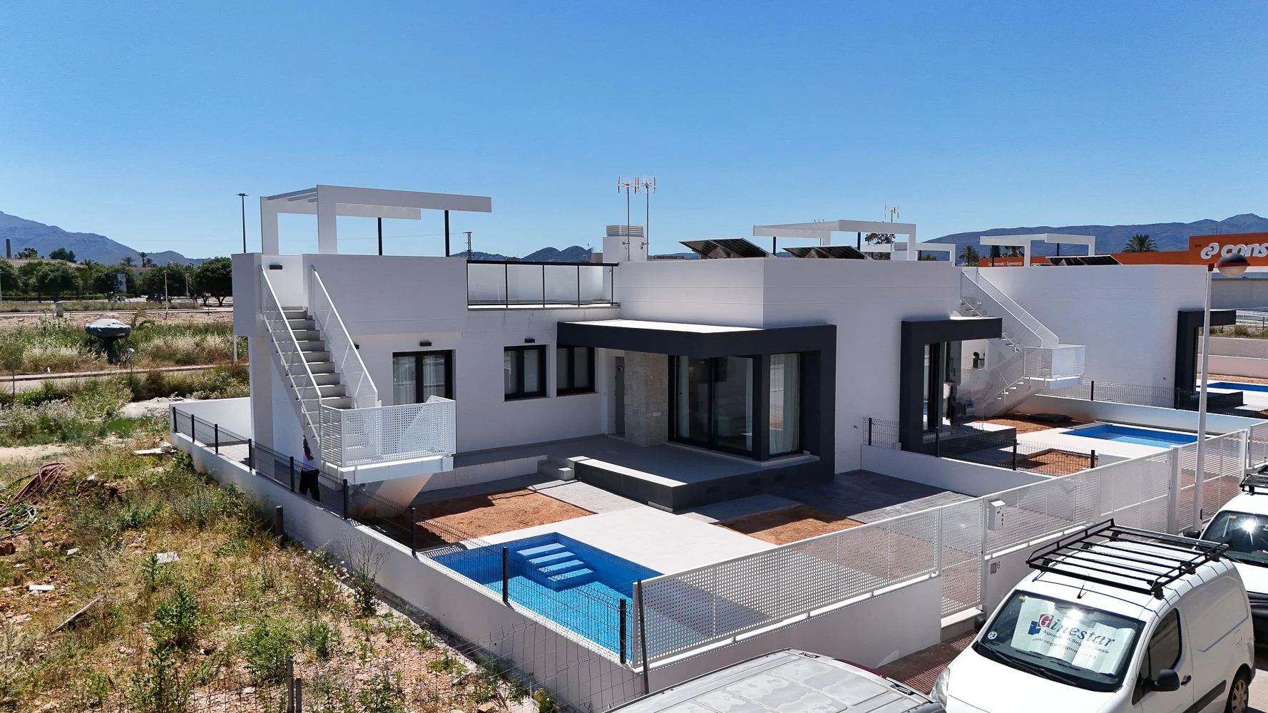 Villa pareada lista para entrar a vivir con piscina privada y solárium – Els Poblets