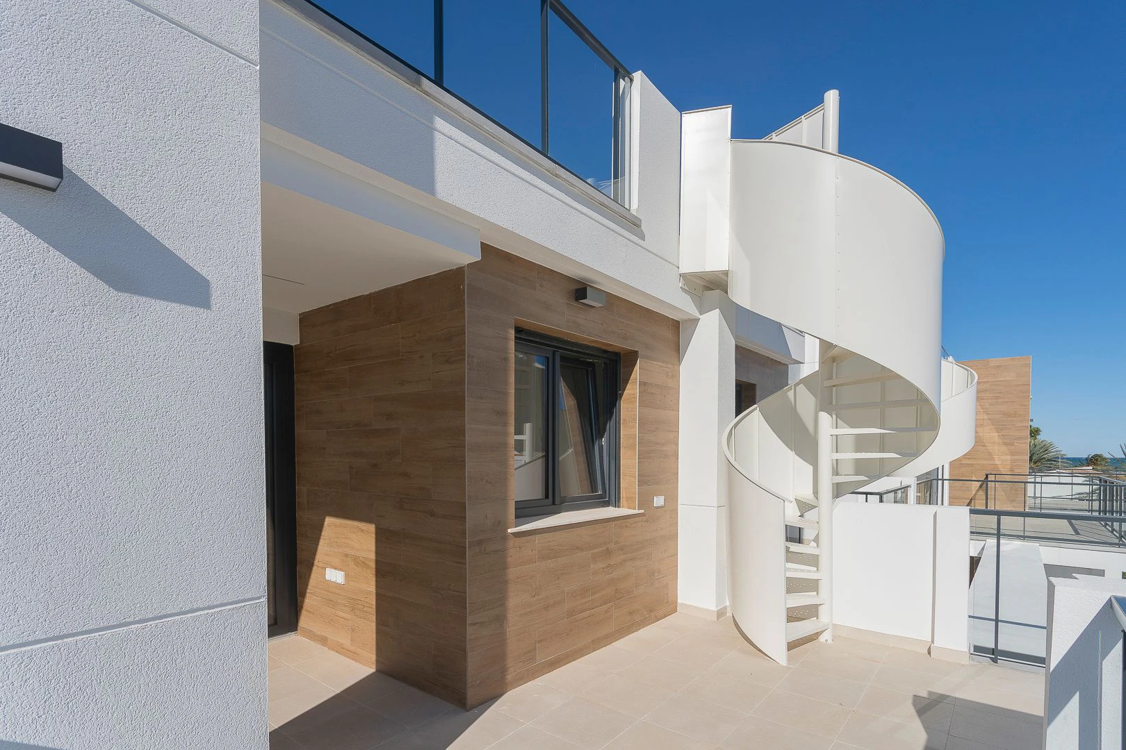 Ático de obra nueva con solárium privado junto a la playa de Denia