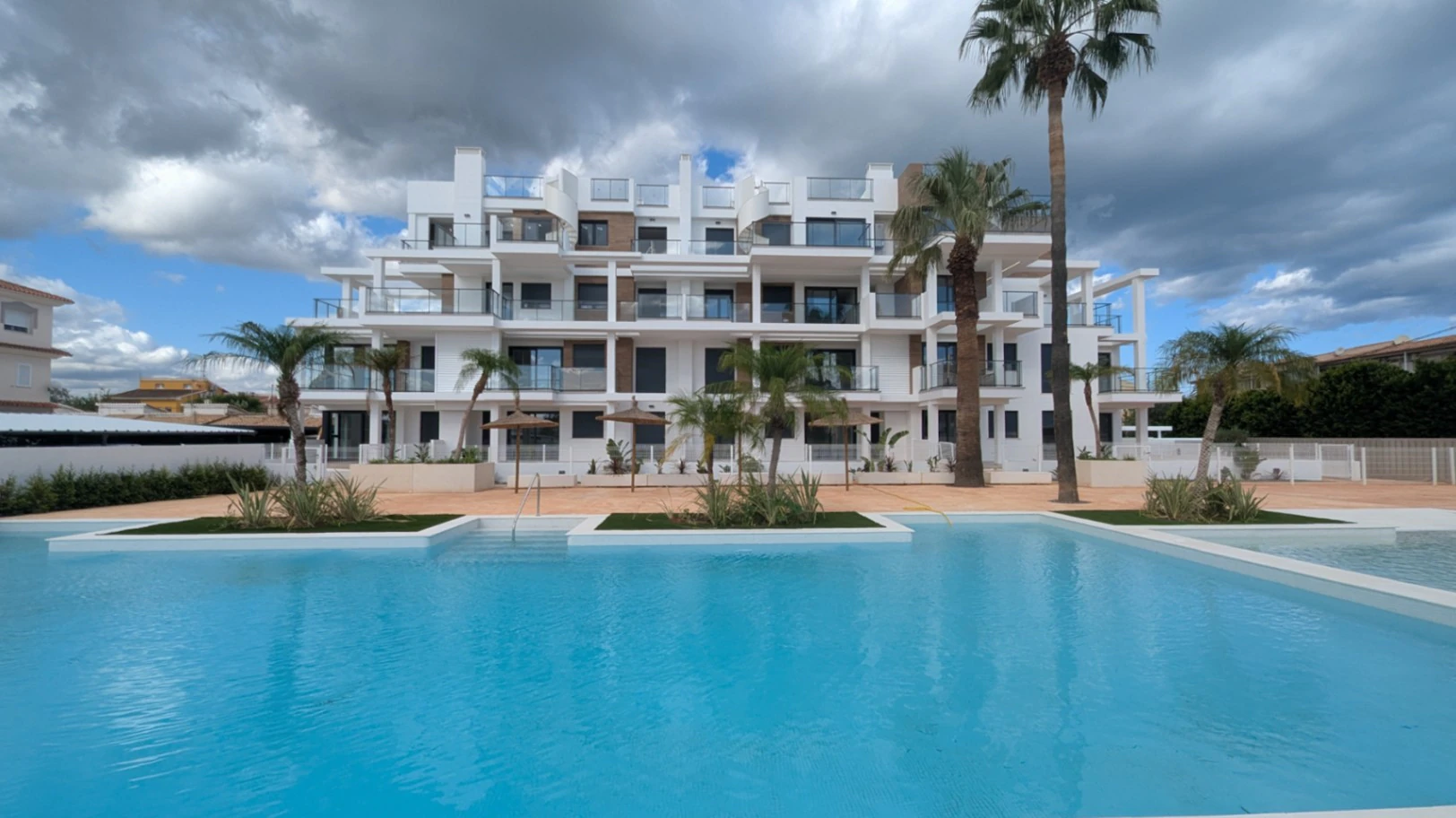 Apartamento en planta baja a 100 metros del mar.