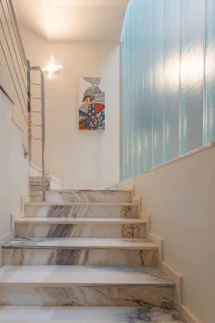 Casa unifamiliar premium en Pego: Sostenibilidad asegurada y terrazas con vistas a la montaña.