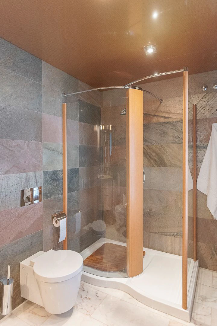 Casa unifamiliar premium en Pego: Sostenibilidad asegurada y terrazas con vistas a la montaña.