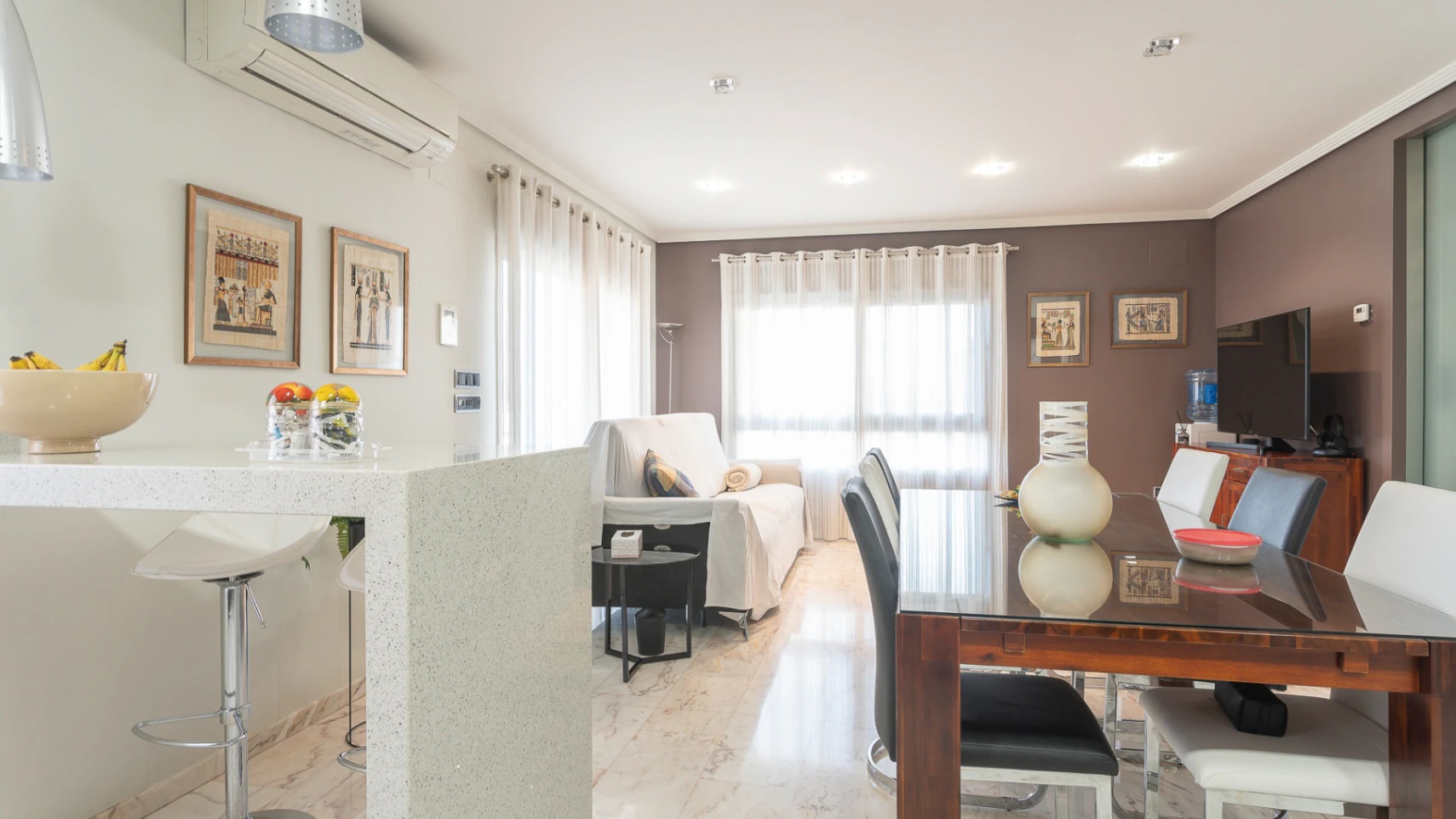 Casa unifamiliar premium en Pego: Sostenibilidad asegurada y terrazas con vistas a la montaña.