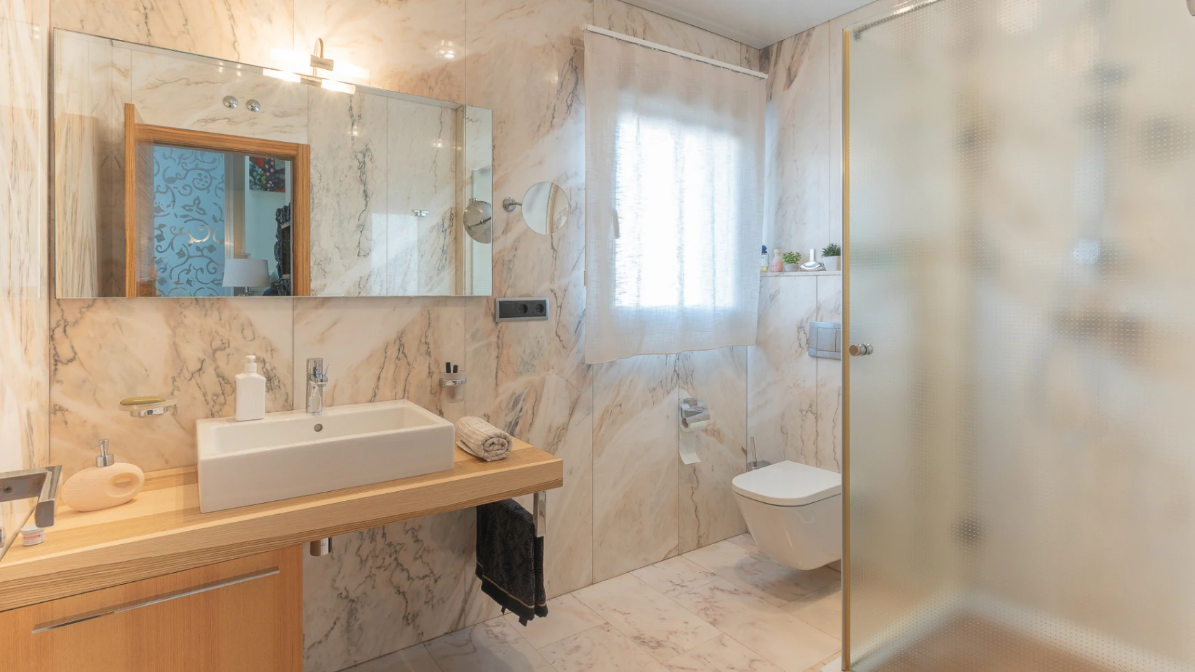 Casa unifamiliar premium en Pego: Sostenibilidad asegurada y terrazas con vistas a la montaña.
