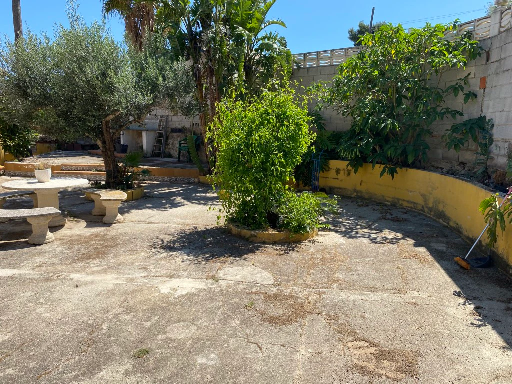 Se vende bonito chalet en el Montgo