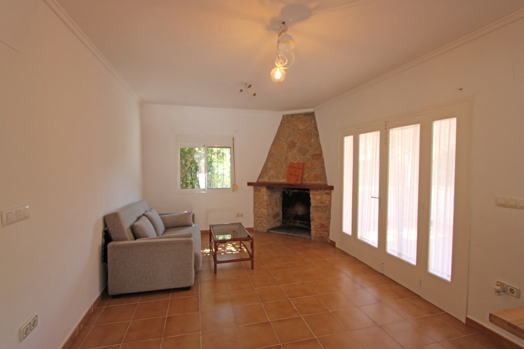 Chalet a la venta situado en una parcela llana en Orba