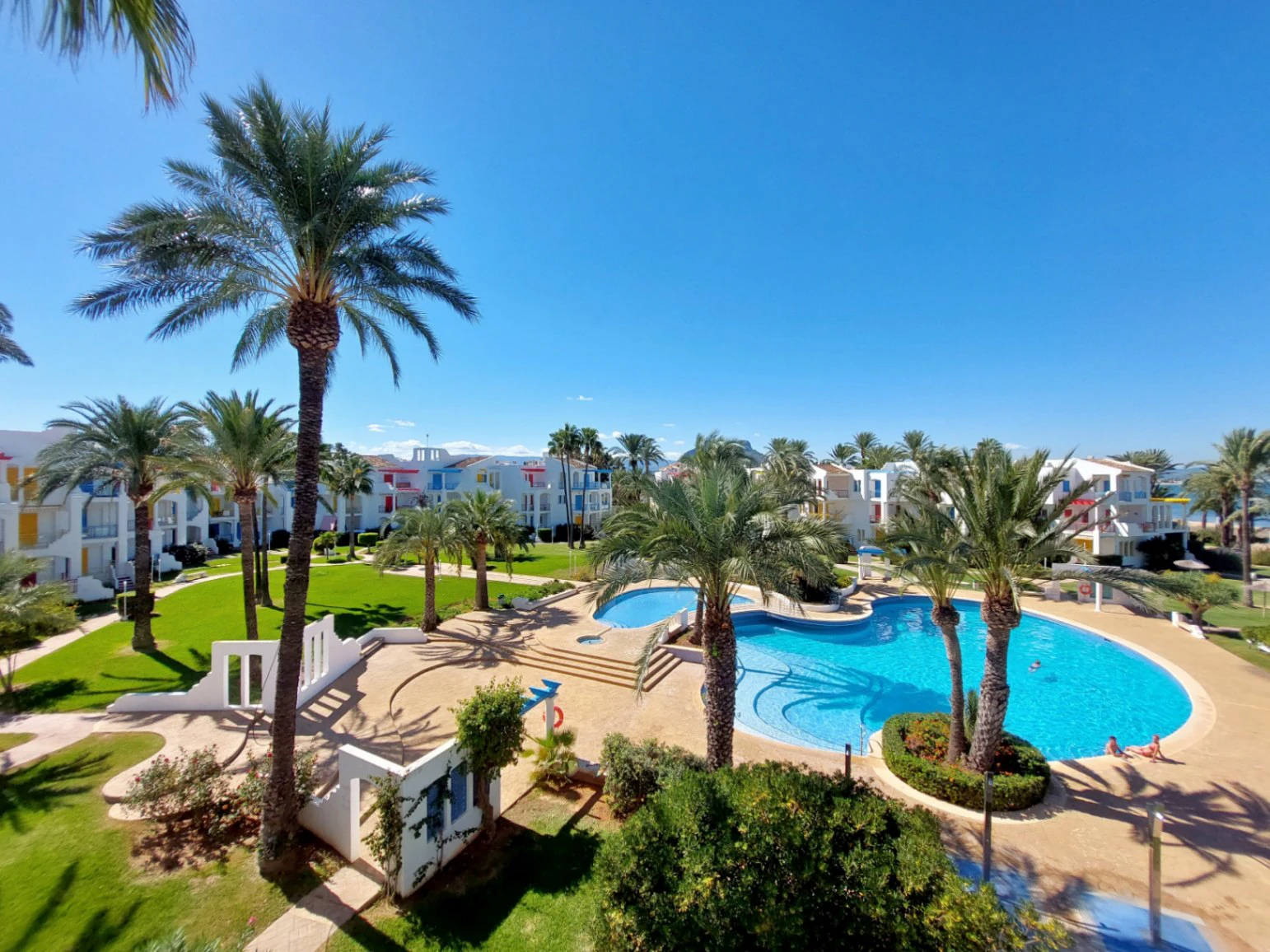 Apartamento en planta baja con vistas frontales al mar en Las Marinas