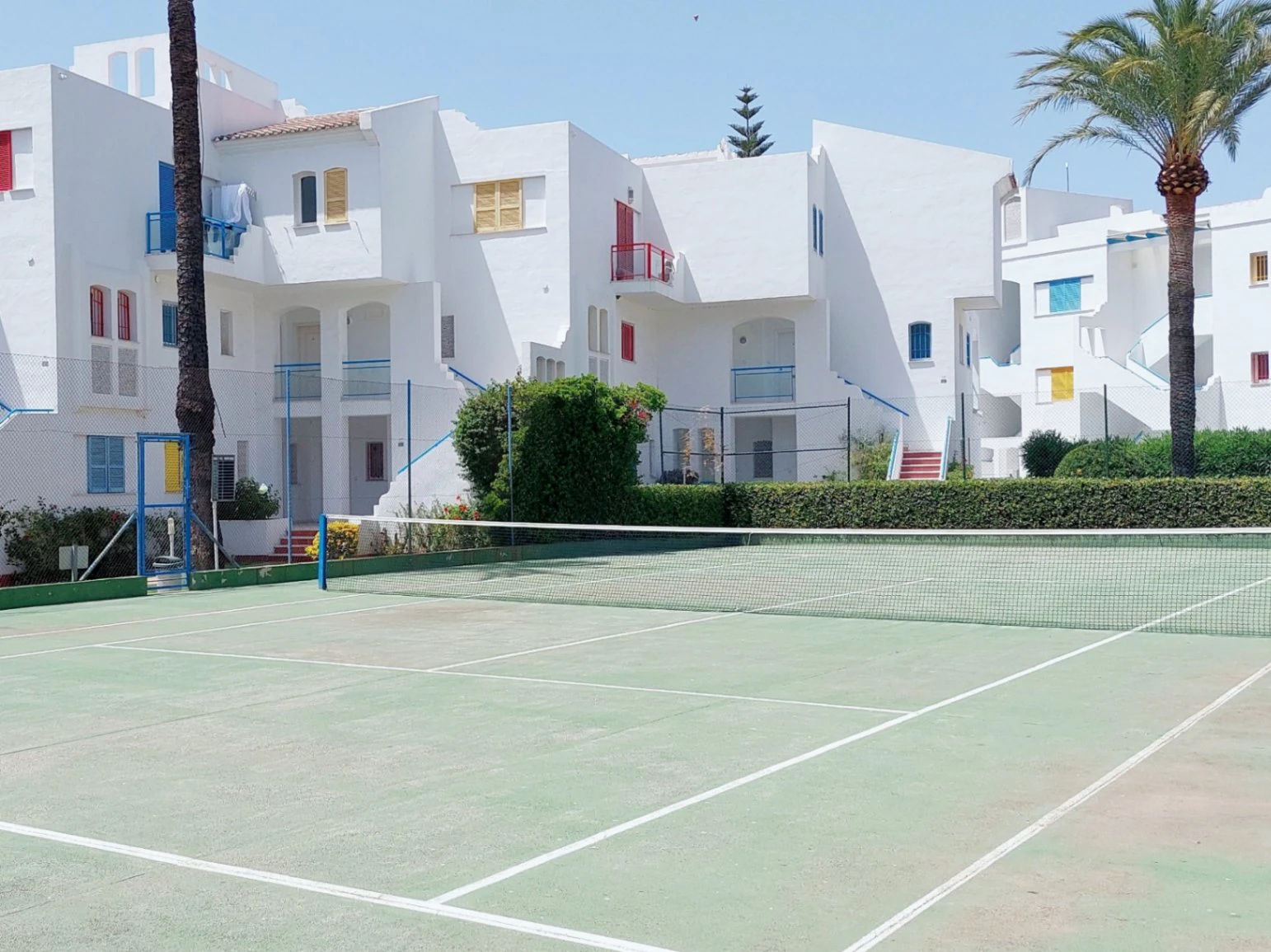 Apartamento en planta baja con vistas frontales al mar en Las Marinas