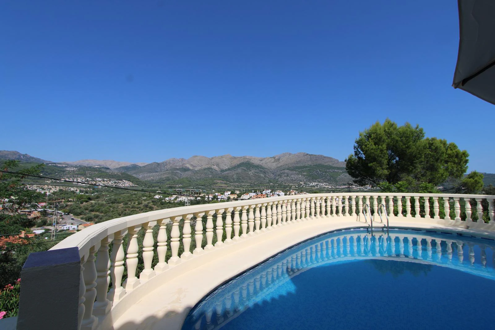 Impresionante villa de 3 dormitorios a la venta con vistas al valle y apartamento de invitados independiente