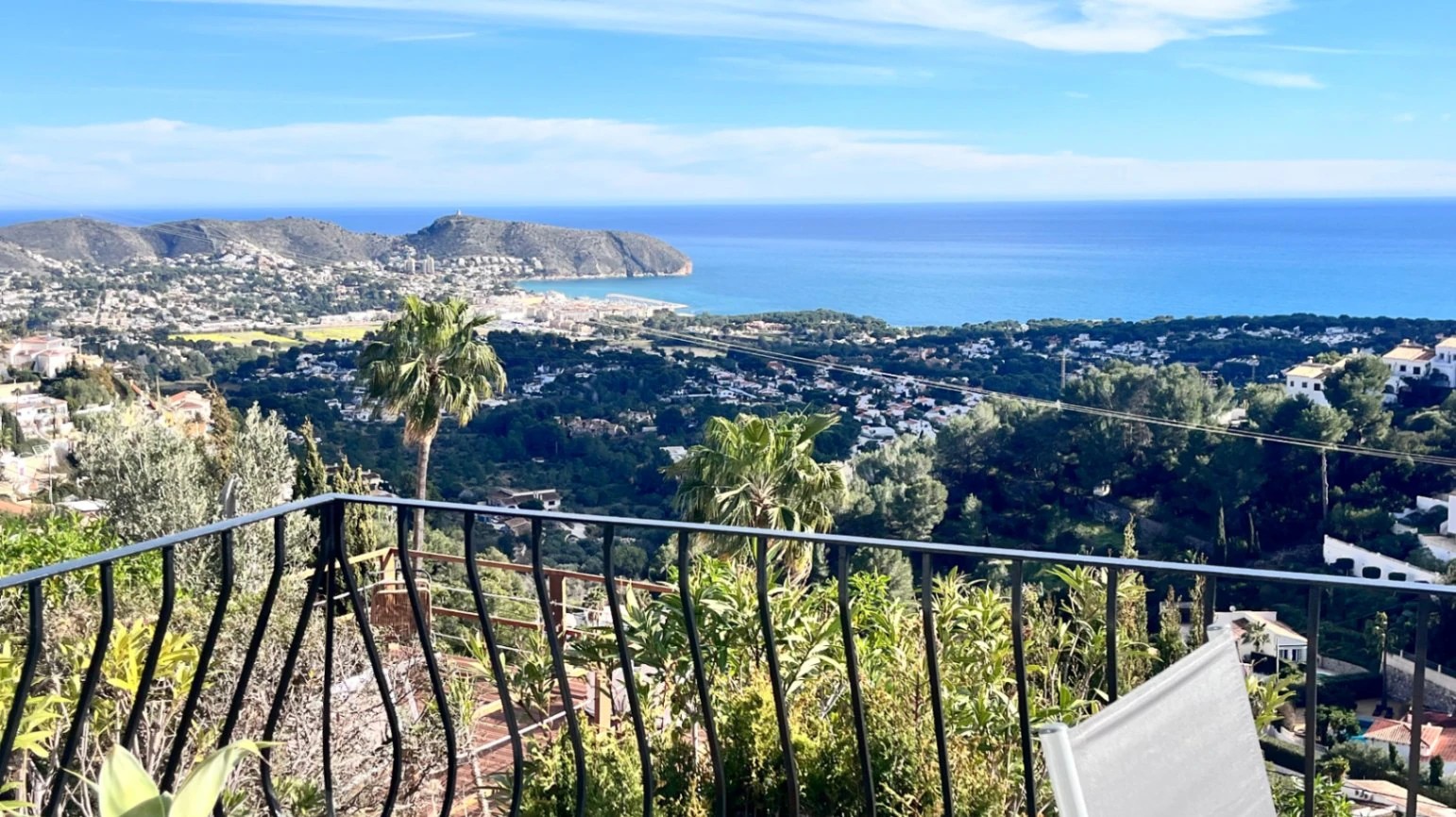 Adosado con vistas panoramicas al mar en Moraira