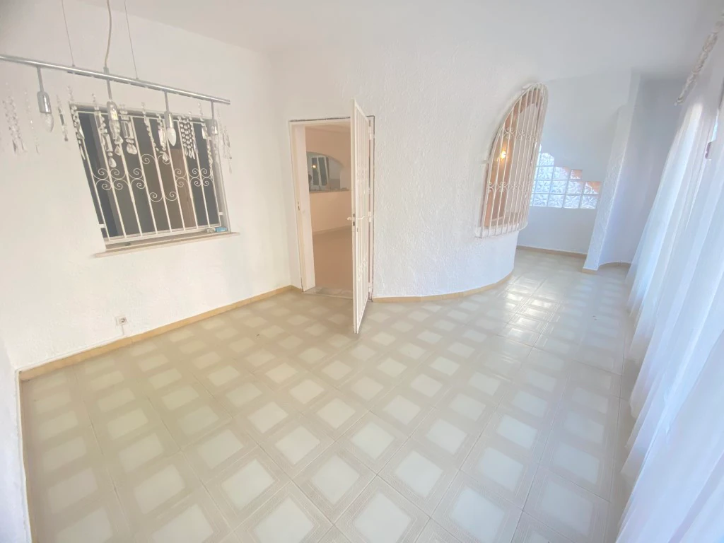 Se vende bonito apartamento en zona Marineta Casiana, cerca de Denia.