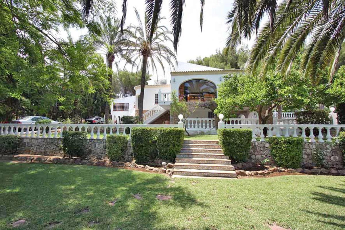 Espectacular chalet a la venta en Jávea cerca de la playa del Arenal