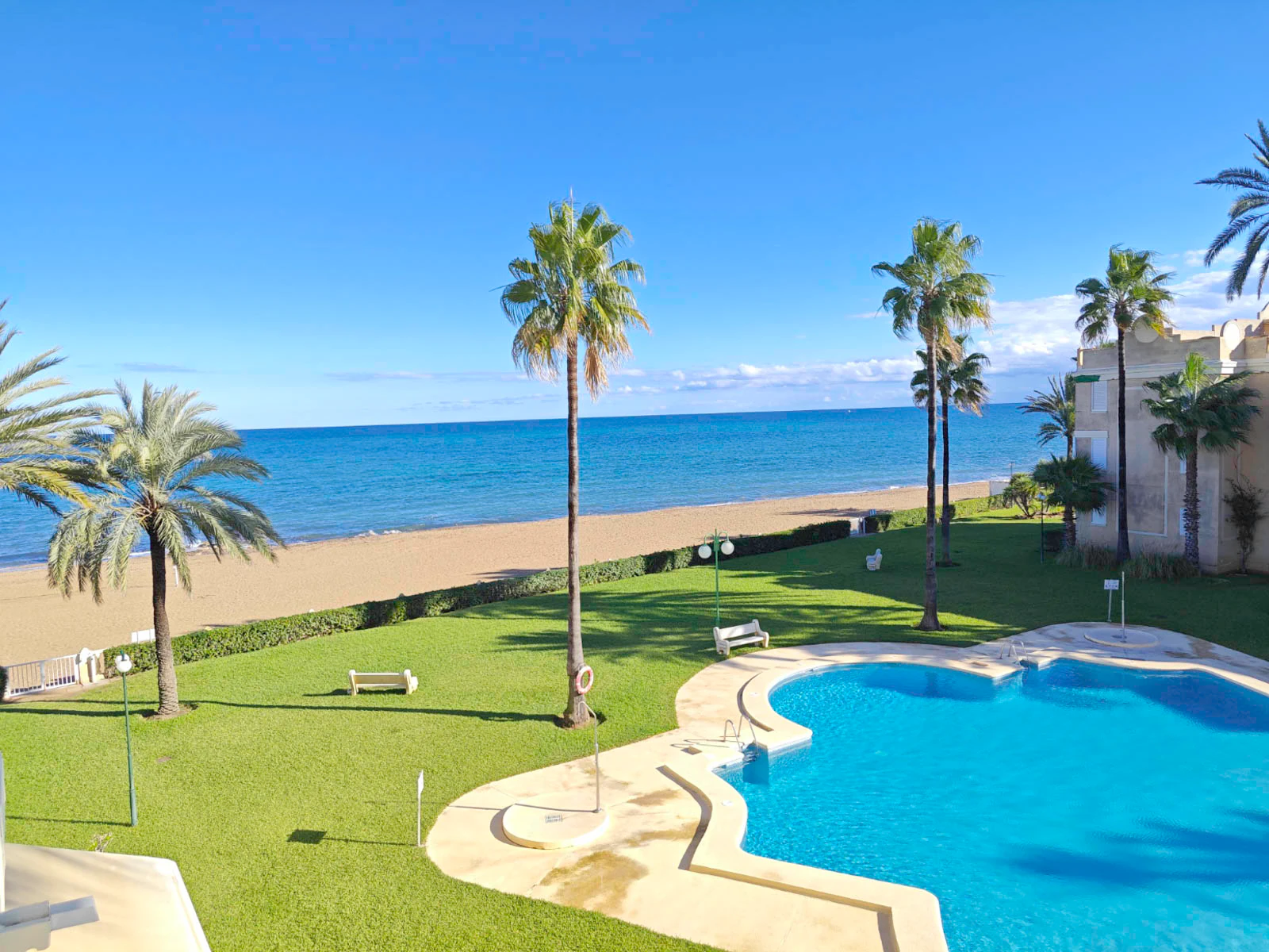Apartamento 2 dormitorios con vistas al mar en venta en Dénia