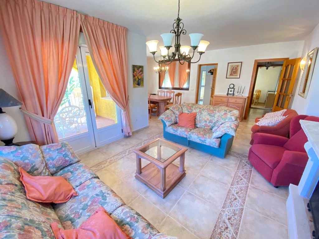 Se vende bonito chalet en el Montgo