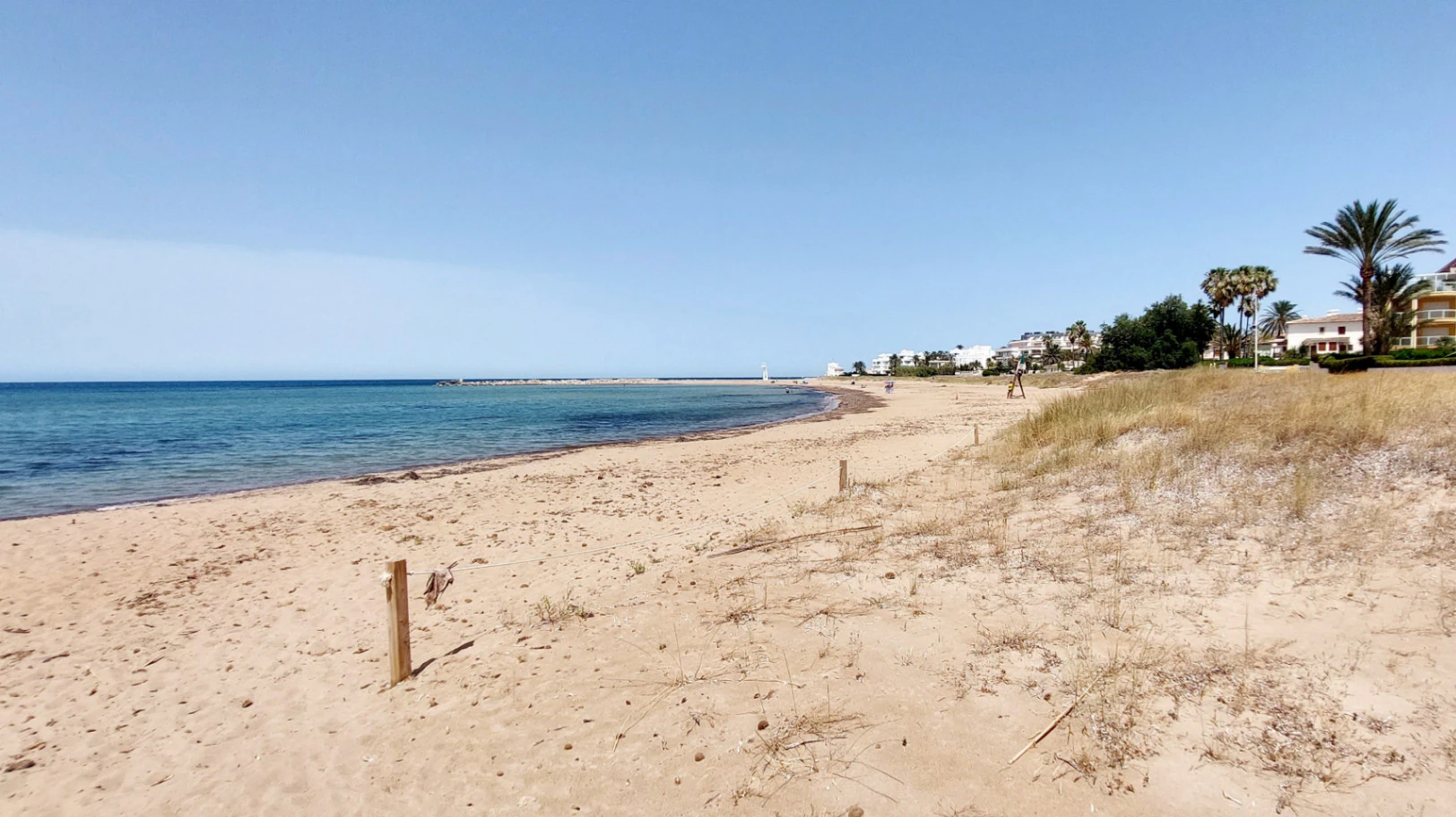 Apartamento en planta baja con vistas frontales al mar en Las Marinas