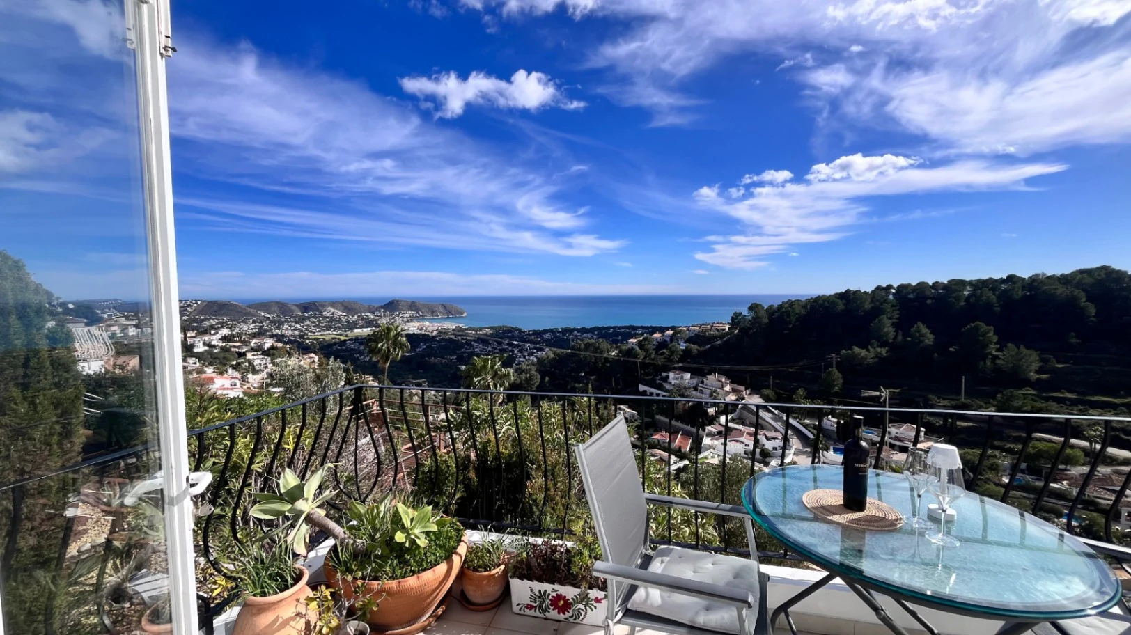 Adosado con vistas panoramicas al mar en Moraira