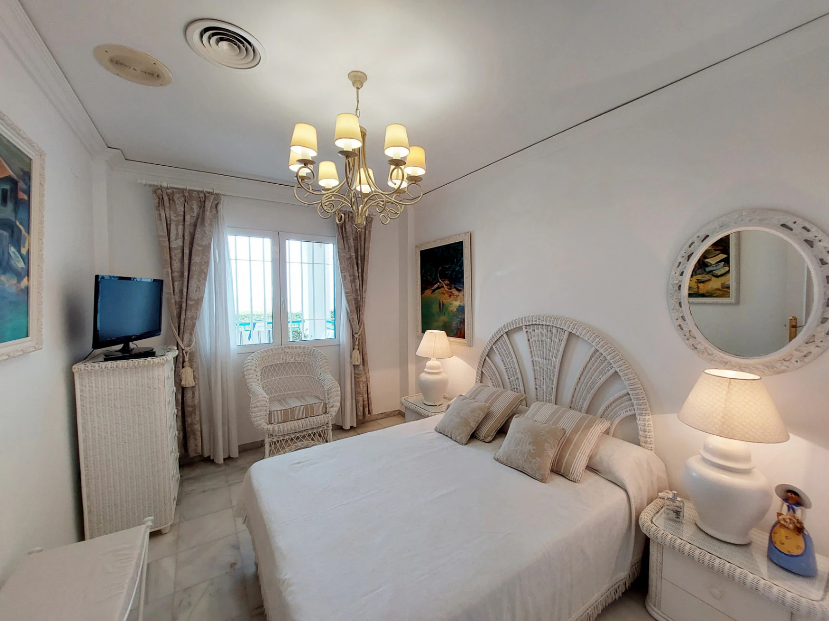 Apartamento en planta baja con vistas frontales al mar en Las Marinas