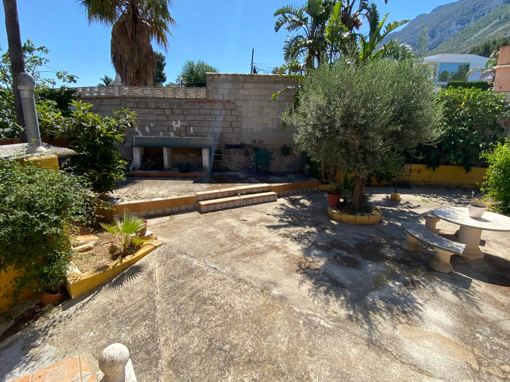 Se vende bonito chalet en el Montgo